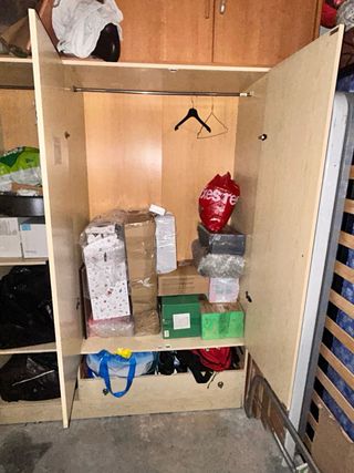 Armario grande de madera y plástico