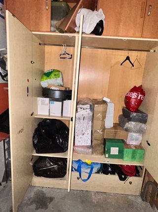 Armario grande de madera y plástico