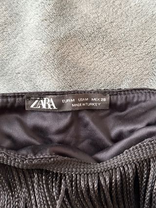 Top negro con flecos