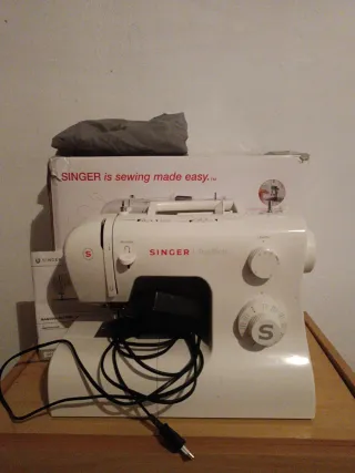 Máquina de coser Singer Tradition 2282  como nueva