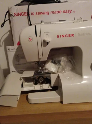 Máquina de coser Singer Tradition 2282  como nueva