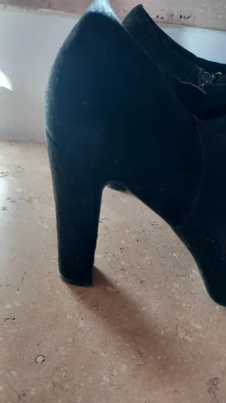 Scarpe Primadonna in velluto usate una sola volta