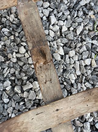 Cuna antigua de madera para restaurar