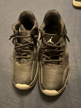 Zapatillas Jordan Negras y Blancas