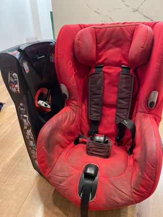 Silla de coche para bebé roja
