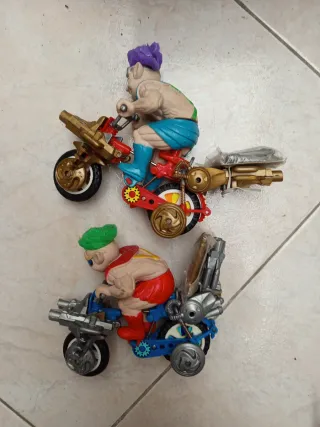 Figure da collezione in moto da combattimento