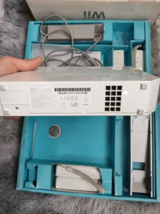 Nintendo Wii original con caja + 4 mandos + cables