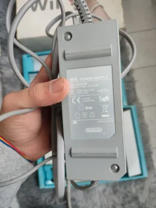 Nintendo Wii original con caja + 4 mandos + cables