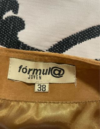 Falda de cuero marrón con cinturón