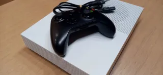 Xbox One S 1TB Blanca + Mando