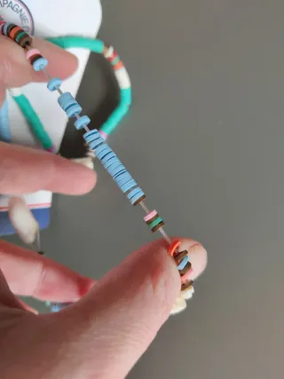 Due braccialetti bambini con conchiglia