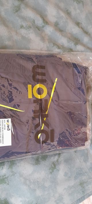 Pantalón de trabajo azul con detalles fluorescente