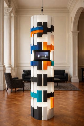 Lampada da terra modulare con Amazon Echo Show 8 integrato