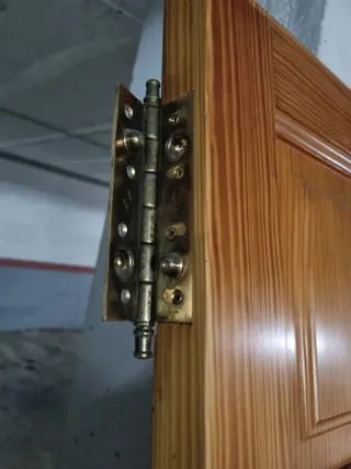 Puerta de entrada de madera