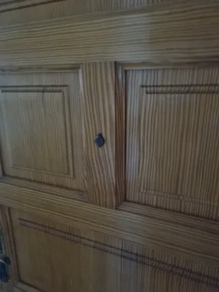 Puerta de entrada de madera