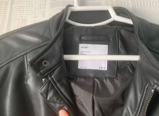 Cazadora de cuero negra