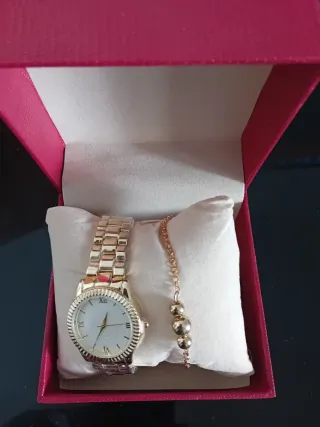 Reloj de mujer + Pulsera + Caja