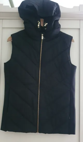 Chaleco acolchado mujer con capucha