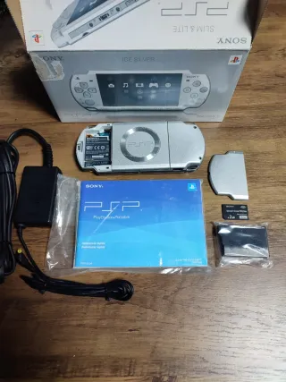 PSP Slim & Lite 2004 Ice Silver