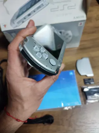 PSP Slim & Lite 2004 Ice Silver