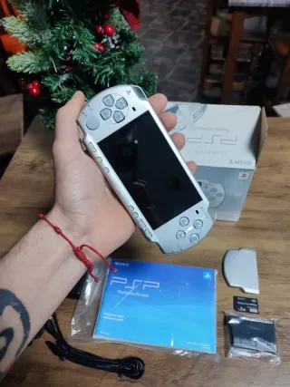 PSP Slim & Lite 2004 Ice Silver