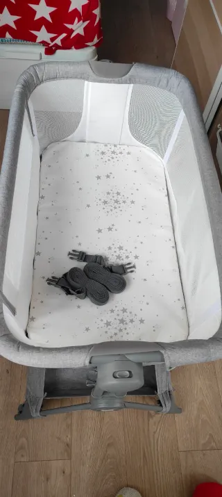 Minicuna bebé gris sin usar en perfecto estado