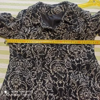 Abrigo estampado de fiesta. LEER