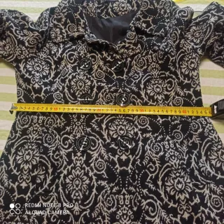 Abrigo estampado de fiesta. LEER