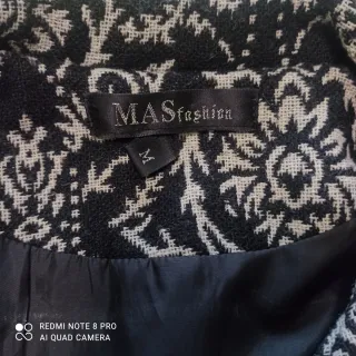 Abrigo estampado de fiesta. LEER