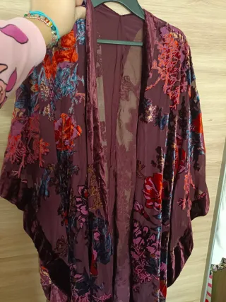 Camisola de terciopelo con estampado floral
