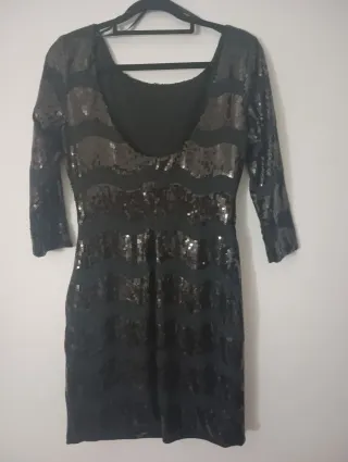 Vestido lentejuelas negro manga 3/4