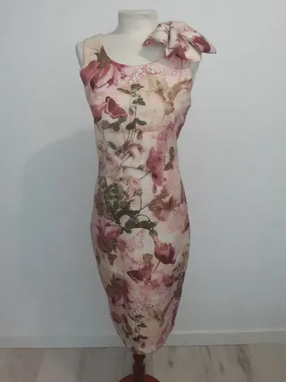 Conjunto de chaqueta y vestido floral