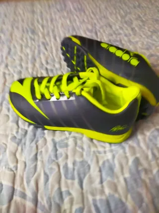 Botas de Fútbol Diadora talla 29