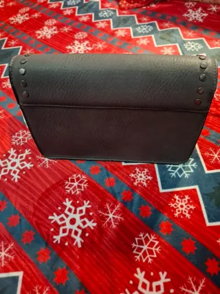 Bolso negro tachuelas