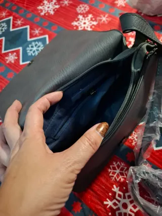 Bolso negro tachuelas