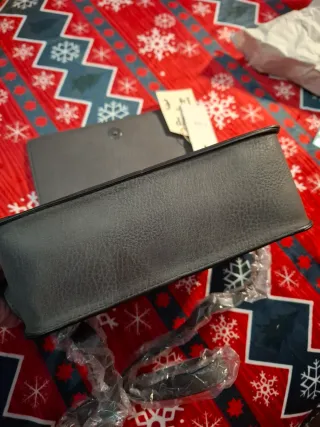 Bolso negro tachuelas