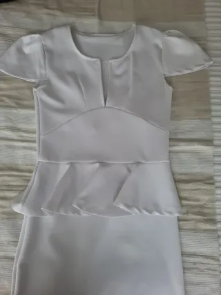 Vestido blanco con volantes