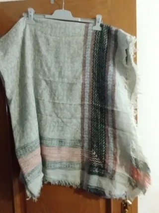 Bufandas y pañuelos de Parfois, como nuevos.