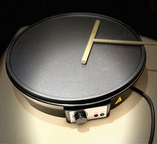 Crepera eléctrica con espátula de madera