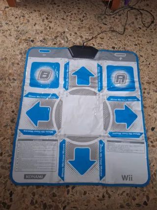 Juego Wii Let's Party! Konami y alfombra