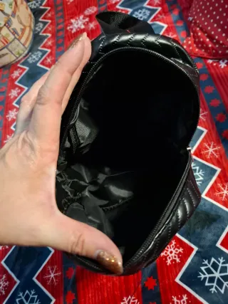 Mochila pequeña acolchada negra