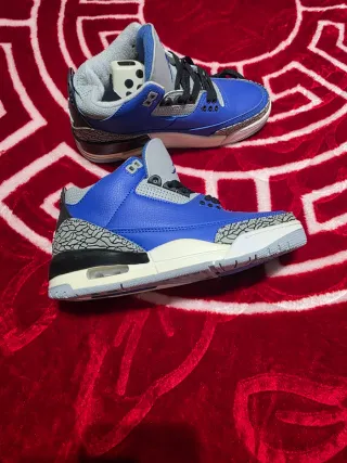 Zapatillas Jordan Azul y Gris sin 38 pero dan meno