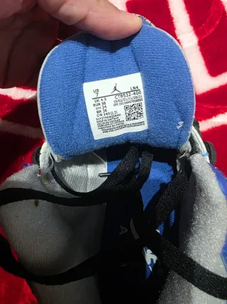 Zapatillas Jordan Azul y Gris sin 38 pero dan meno