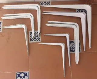 Lote escuadras metalicas estantería