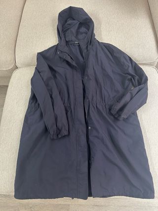 Chubasquero fino Oysho azul