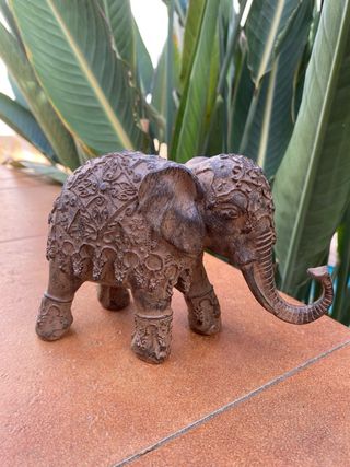Figura de elefante de resina decorativa