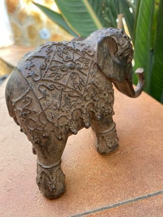 Figura de elefante de resina decorativa