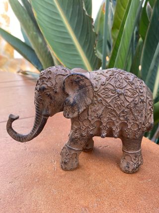 Figura de elefante de resina decorativa