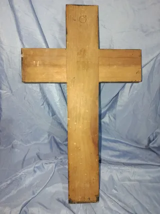 Crucifijo antiguo de madera y metal