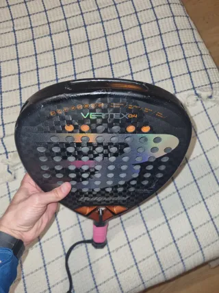 Pala de pádel Bullpadel Vertex 04 2025.